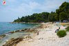 Spiaggia Lesso Rovigno con scogli e ciotoli