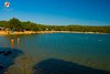 L'acqua bassa della spiaggia Vestre a Rovigno