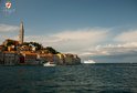 Rovinj Altstadt Detail und Kreuzfahrtschiff